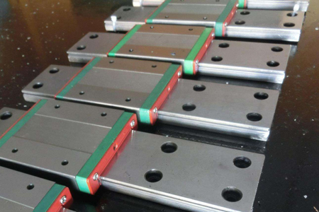 靜音式重負(fù)荷型滾珠直線(xiàn)導(dǎo)軌QH系列精度等級(jí)